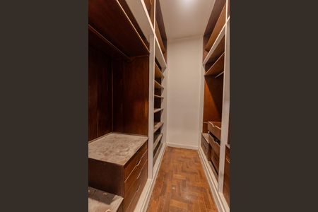 Apartamento para alugar com 350m², 6 quartos e 4 vagasCloset do Quarto 4