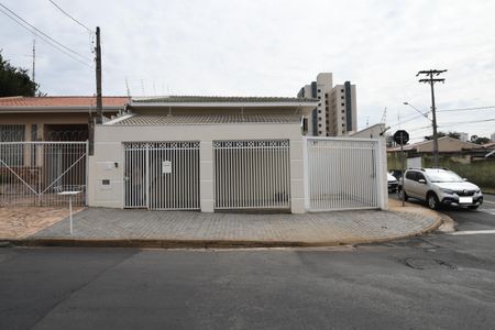 Casa à venda com 189m², 3 quartos e 2 vagasFachada