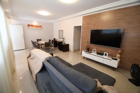 Casa à venda com 189m², 3 quartos e 2 vagasSala