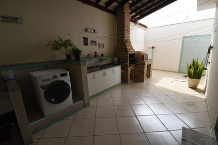 Casa à venda com 189m², 3 quartos e 2 vagasÁrea de Serviço