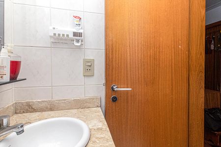 Casa de condomínio à venda com 140m², 3 quartos e 2 vagas Casa de condomínio à venda com 140m², 3 quartos e 2 vagasbanheiro social