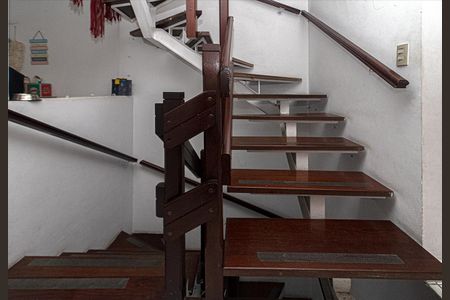 Casa de condomínio à venda com 140m², 3 quartos e 2 vagas Casa de condomínio à venda com 140m², 3 quartos e 2 vagasacesso para os pisos