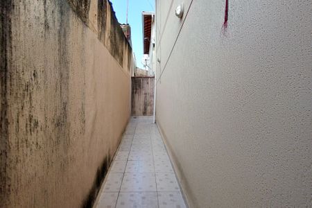 Casa de condomínio para alugar com 60m², 2 quartos e 1 vagaCorredor lateral