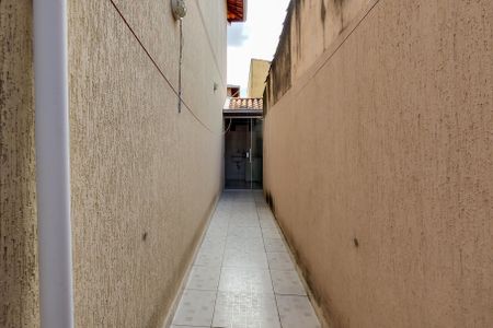 Casa de condomínio para alugar com 60m², 2 quartos e 1 vagaCorredor lateral