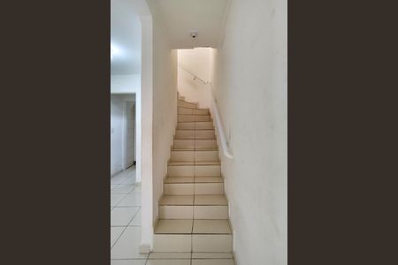 Casa de condomínio para alugar com 60m², 2 quartos e 1 vagaEscada