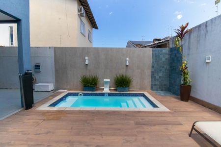 Casa à venda com 250m², 3 quartos e 2 vagasÁrea externa