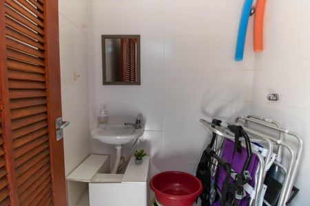 Casa à venda com 250m², 3 quartos e 2 vagasBanheiro de serviço