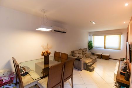 Casa à venda com 250m², 3 quartos e 2 vagasSala
