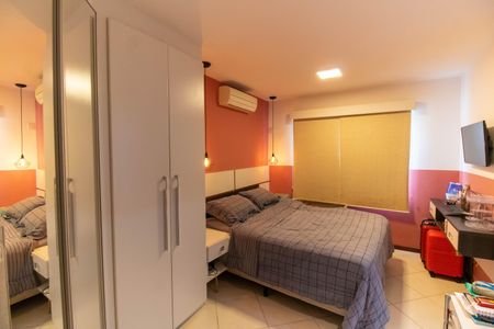 Casa à venda com 250m², 3 quartos e 2 vagasSuíte 