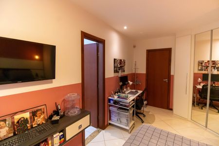 Casa à venda com 250m², 3 quartos e 2 vagasSuíte 