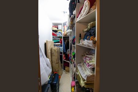 Casa à venda com 250m², 3 quartos e 2 vagasCloset da suíte