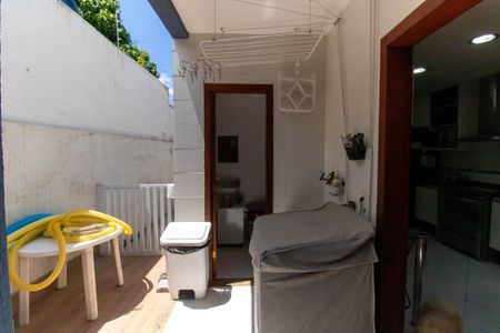 Casa à venda com 250m², 3 quartos e 2 vagasÁrea de Serviço