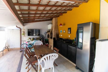 Casa à venda com 250m², 3 quartos e 2 vagasÁrea externa