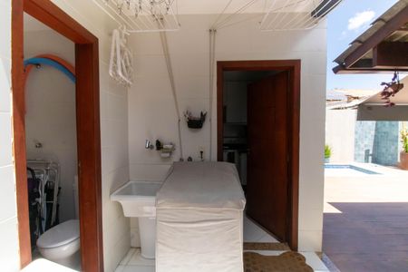 Casa à venda com 250m², 3 quartos e 2 vagasÁrea de Serviço