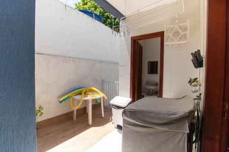 Casa à venda com 250m², 3 quartos e 2 vagasÁrea de Serviço