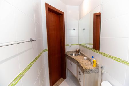 Casa à venda com 250m², 3 quartos e 2 vagasBanheiro Social