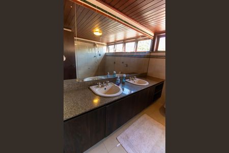 Casa para alugar com 300m², 4 quartos e 2 vagasBanheiro Social