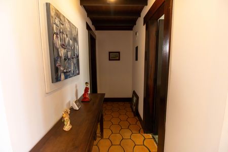 Casa para alugar com 300m², 4 quartos e 2 vagasCorredor