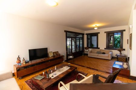 Casa para alugar com 300m², 4 quartos e 2 vagasSala