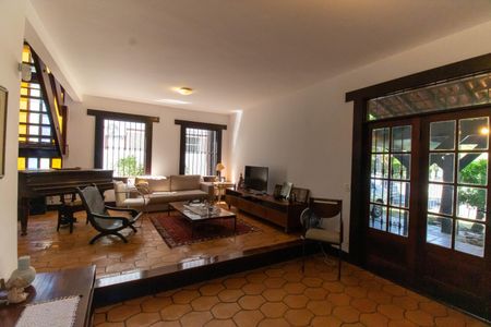 Casa para alugar com 300m², 4 quartos e 2 vagasSala