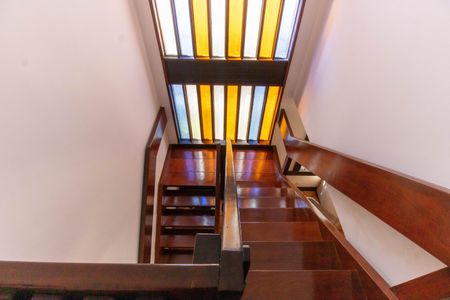 Casa para alugar com 300m², 4 quartos e 2 vagasEscada