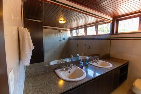 Casa para alugar com 300m², 4 quartos e 2 vagasBanheiro Social