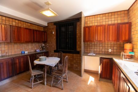 Casa para alugar com 300m², 4 quartos e 2 vagasCozinha
