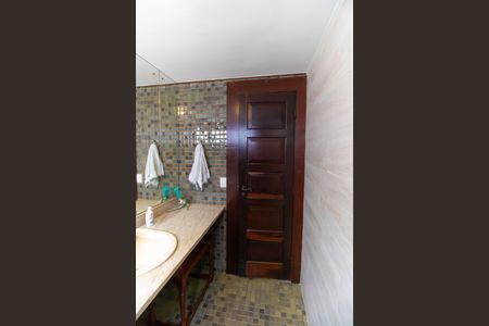 Casa para alugar com 300m², 4 quartos e 2 vagasLavabo