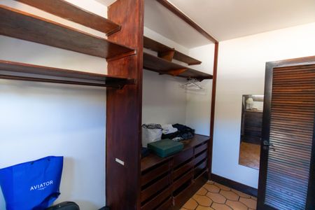 Casa para alugar com 300m², 4 quartos e 2 vagasCloset da suíte