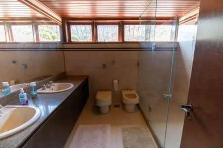 Casa para alugar com 300m², 4 quartos e 2 vagasBanheiro Social