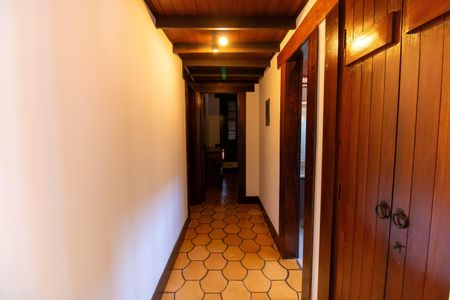 Casa para alugar com 300m², 4 quartos e 2 vagasCorredor