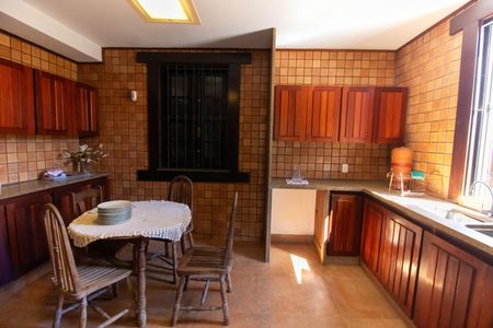 Casa para alugar com 300m², 4 quartos e 2 vagasCozinha