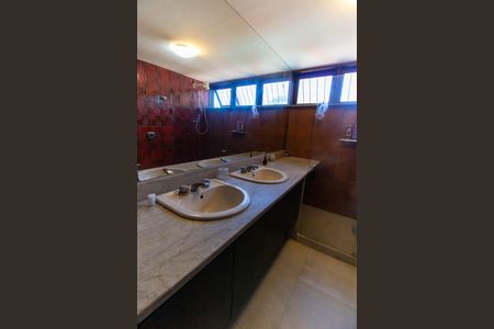 Casa para alugar com 300m², 4 quartos e 2 vagasBanheiro da Suíte
