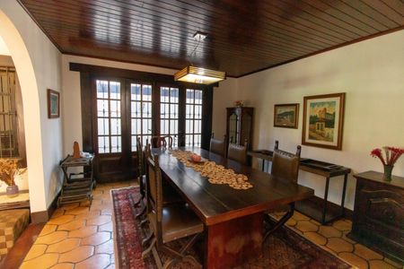 Casa para alugar com 300m², 4 quartos e 2 vagasSala