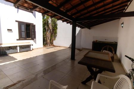 Casa para alugar com 300m², 4 quartos e 2 vagasÁrea externa