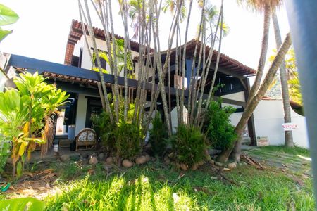 Casa para alugar com 300m², 4 quartos e 2 vagasFachada