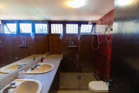 Casa para alugar com 300m², 4 quartos e 2 vagasBanheiro da Suíte