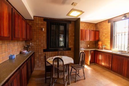 Casa para alugar com 300m², 4 quartos e 2 vagasCozinha