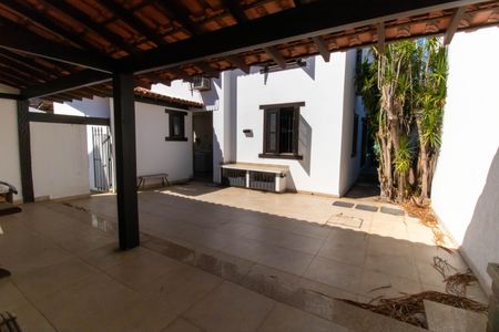 Casa para alugar com 300m², 4 quartos e 2 vagasÁrea externa