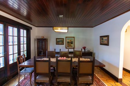 Casa para alugar com 300m², 4 quartos e 2 vagasSala