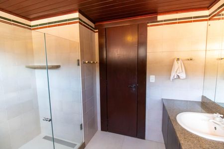 Casa para alugar com 300m², 4 quartos e 2 vagasBanheiro Social