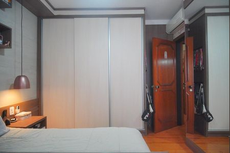 Apartamento à venda com 231m², 3 quartos e 2 vagas Apartamento à venda com 231m², 3 quartos e 2 vagasQuarto 1