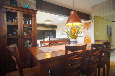 Apartamento à venda com 231m², 3 quartos e 2 vagas Apartamento à venda com 231m², 3 quartos e 2 vagasSala de Jantar