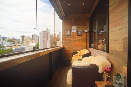 Apartamento à venda com 231m², 3 quartos e 2 vagas Apartamento à venda com 231m², 3 quartos e 2 vagasVaranda da Sala