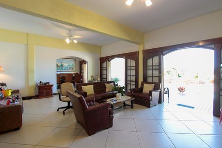 Casa de condomínio à venda com 657m², 4 quartos e 7 vagasSala