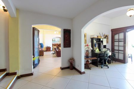 Casa de condomínio à venda com 657m², 4 quartos e 7 vagasHall de entrada