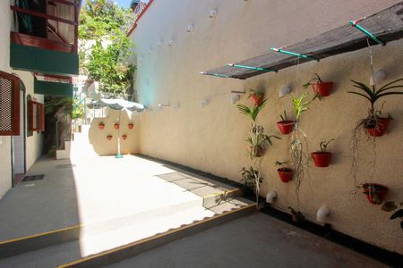 Casa de condomínio à venda com 657m², 4 quartos e 7 vagasQuintal