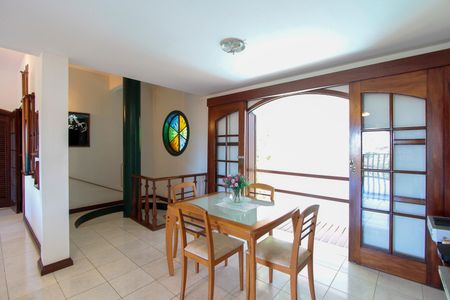 Casa de condomínio à venda com 657m², 4 quartos e 7 vagasSala de Estar