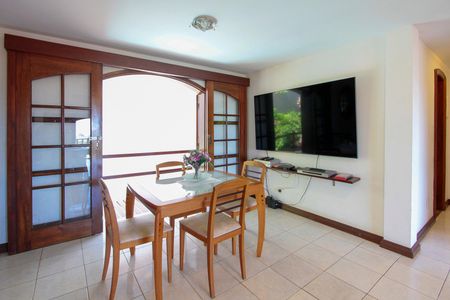 Casa de condomínio à venda com 657m², 4 quartos e 7 vagasSala de Estar