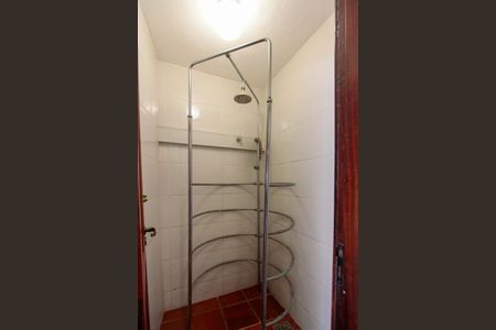 Casa de condomínio à venda com 657m², 4 quartos e 7 vagasDucha da Garagem